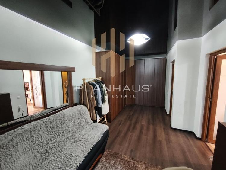 Casă cu 5 camere cu Garaj în Central