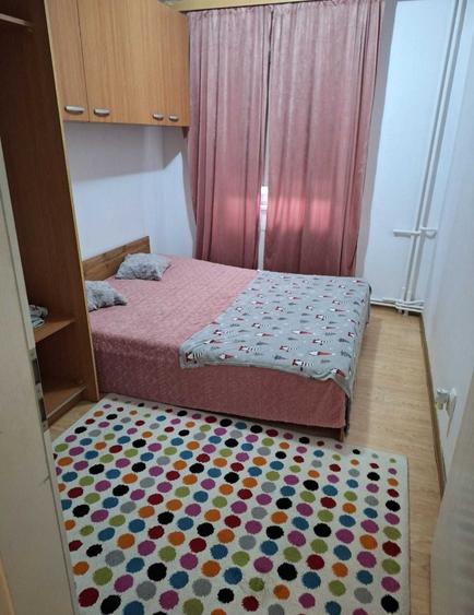 Apartament cu 3 camere decomandat în P-ța Doina