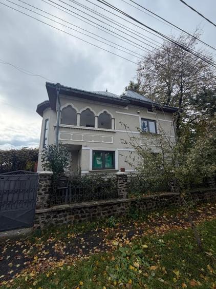 Casă individuală cu 5 camere cu Canalizare în Central