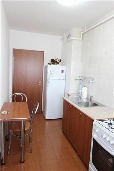 Apartament cu 2 camere decomandat, mobilat în Aradului