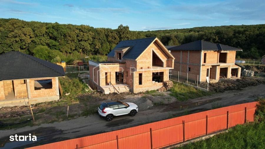 Casă cu 4 camere cu Teren 570 Mp în Corunca