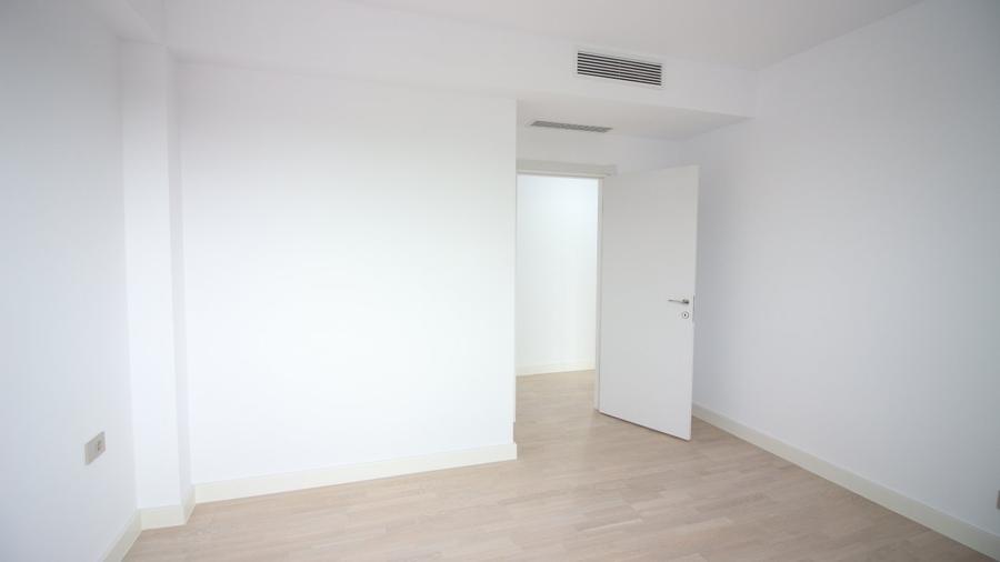 Penthouse cu 4 camere semidecomandat în Băneasa