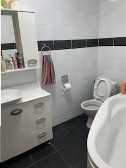 Casă cu 5 camere cu Teren 235 Mp în Pipera