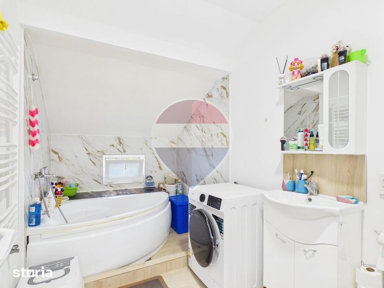 Casă cu 8 camere cu Teren 2220 Mp în Crevedia