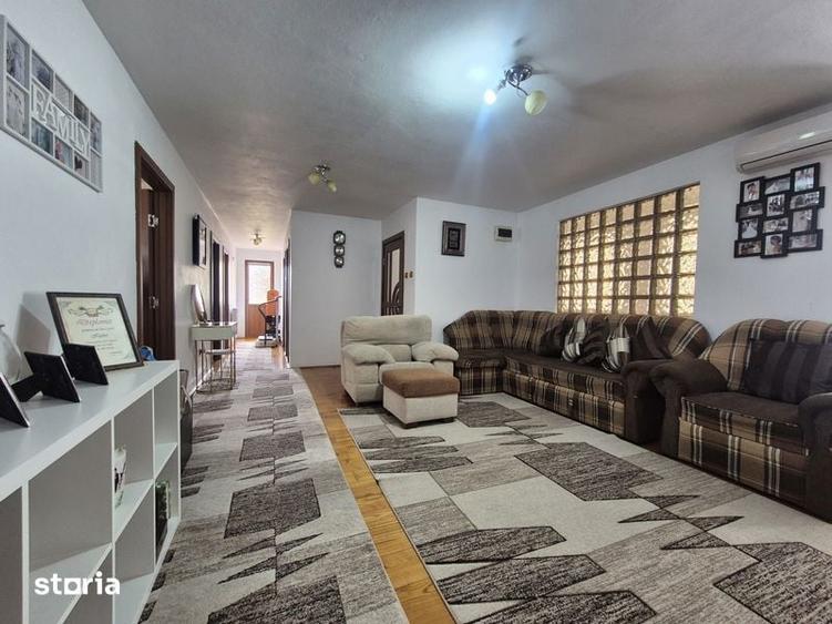 Casă cu 6 camere cu Teren 300 Mp în Central