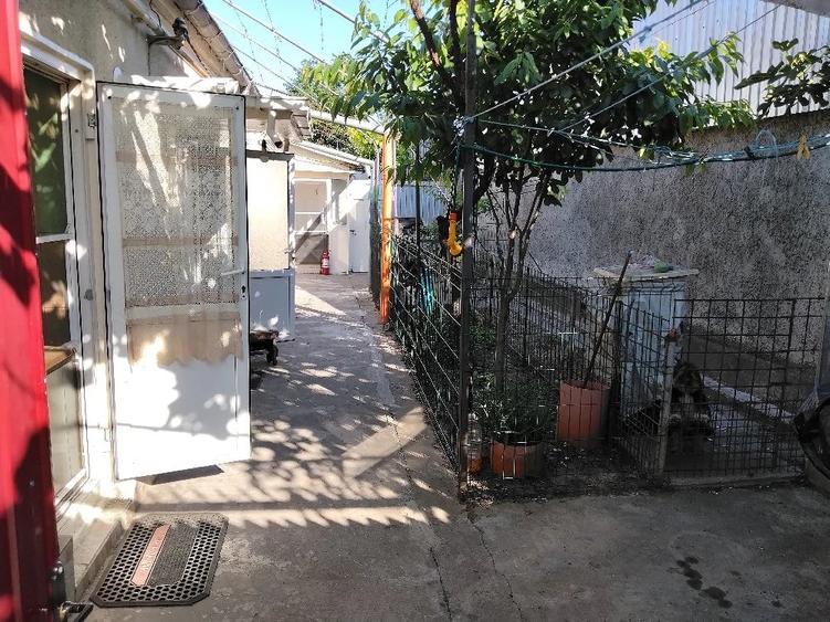 Casă cu 5 camere cu Teren 264 Mp în Central