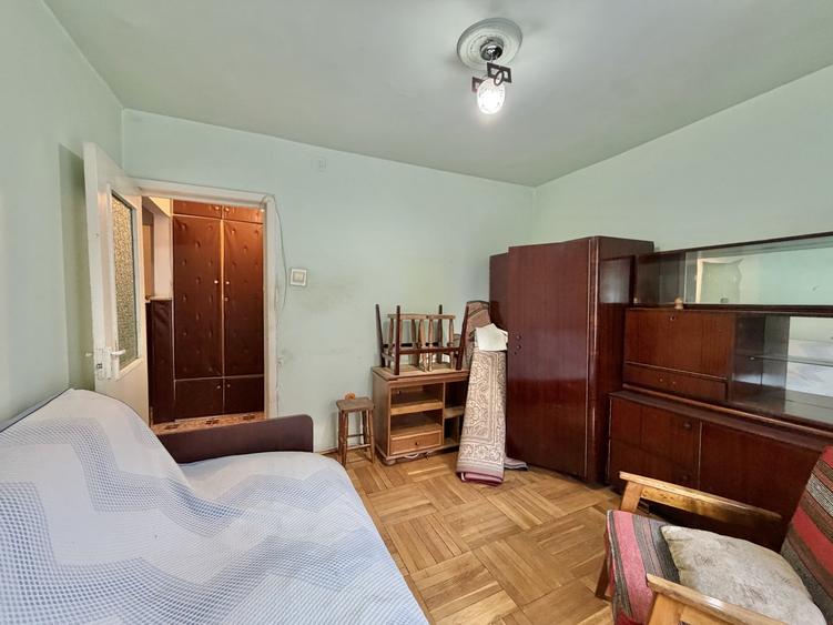 Apartament cu 4 camere decomandat, mobilat în Dâmbovița