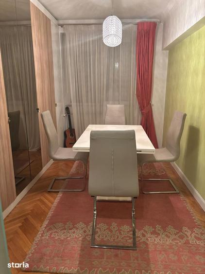 Apartament cu 3 camere decomandat în Tineretului