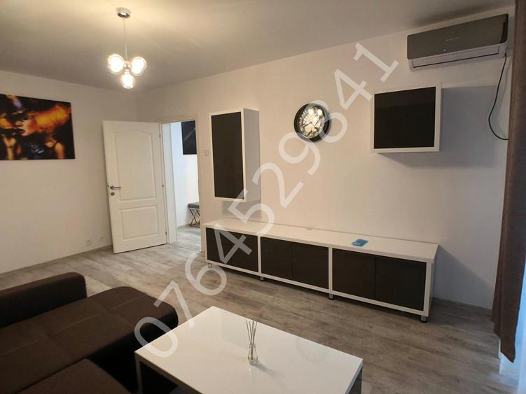 Apartament cu 3 camere semidecomandat în Iancului