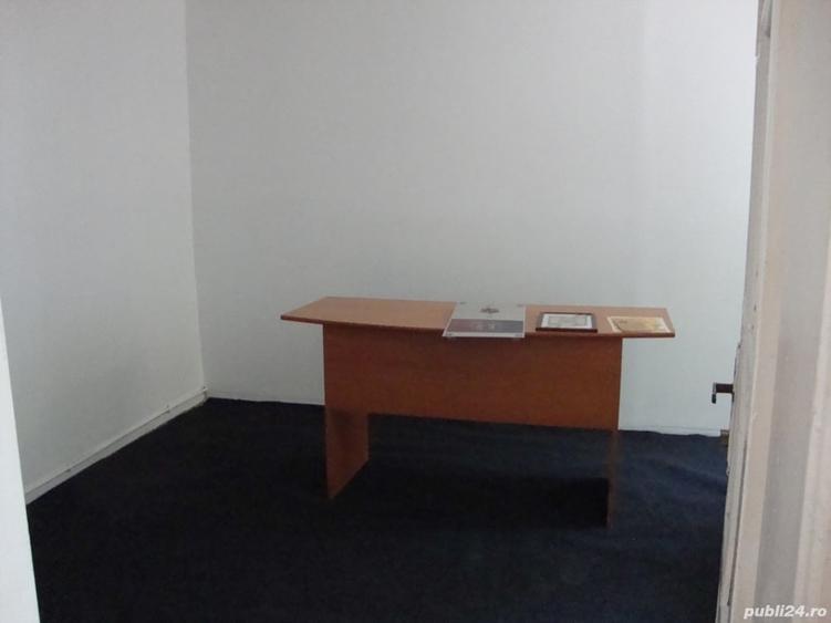 Casă cu 7 camere cu Teren 338 Mp în Central