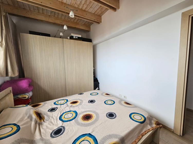 Penthouse cu 4 camere decomandat, mobilat în Complex Studențesc