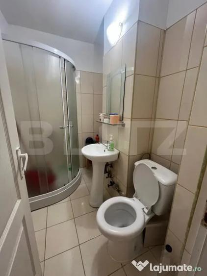 Garsonieră decomandată în Central