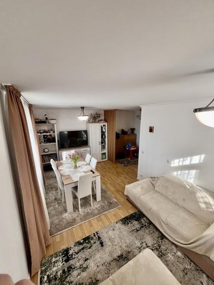 Apartament cu 3 camere decomandat, mobilat în Central