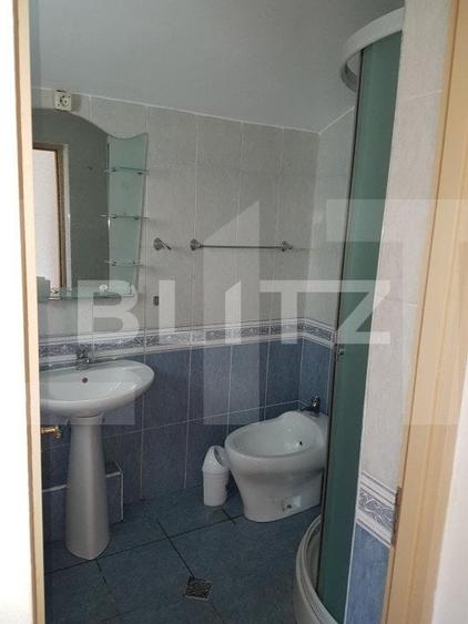 Casă individuală cu 10 camere cu Garaj în Zorilor