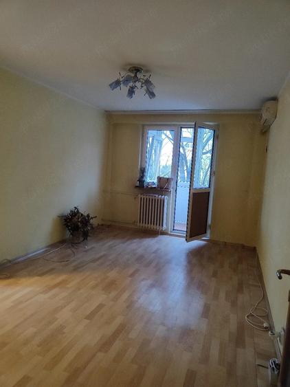 Apartament cu 2 camere semidecomandat în Pantelimon