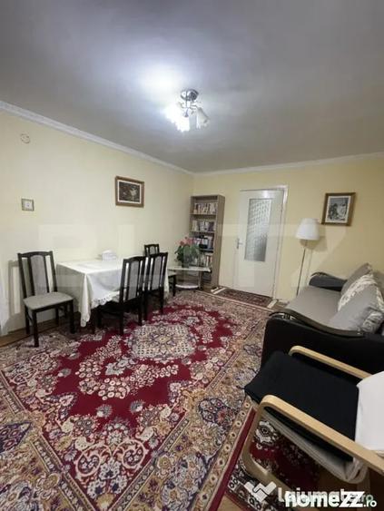 Apartament cu 4 camere semidecomandat în Universității