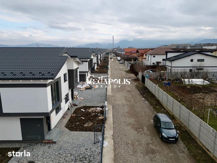Casă cu 4 camere cu Teren 300 Mp în Central