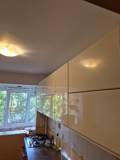Apartament cu 3 camere decomandat, mobilat în Basarabia