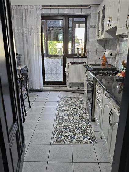 Apartament cu 3 camere decomandat în Apollo