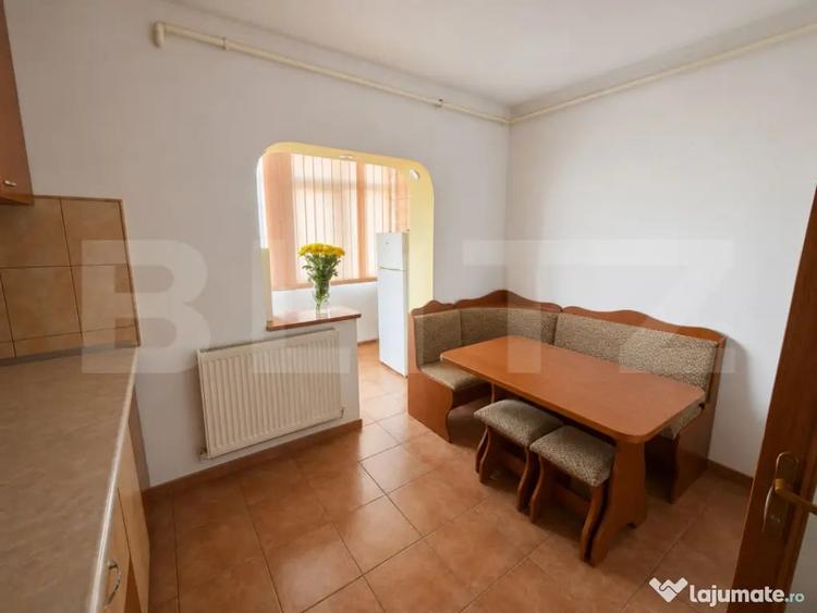 Apartament cu 3 camere decomandat în Central