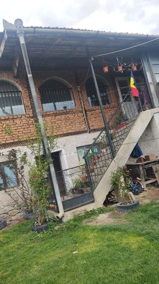 Casă cu 3 camere în Mermești
