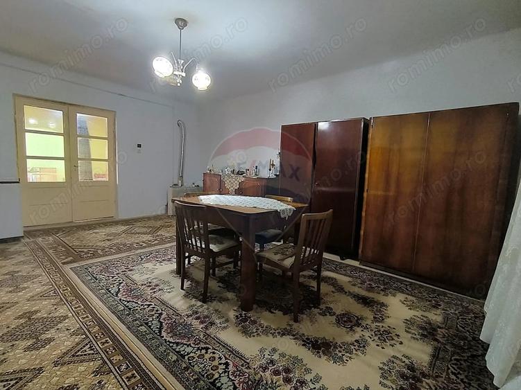 Casă cu 3 camere cu Teren 1418 Mp în Brateiu