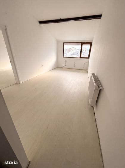 Casă cu 5 camere cu Teren 150 Mp în Roșu