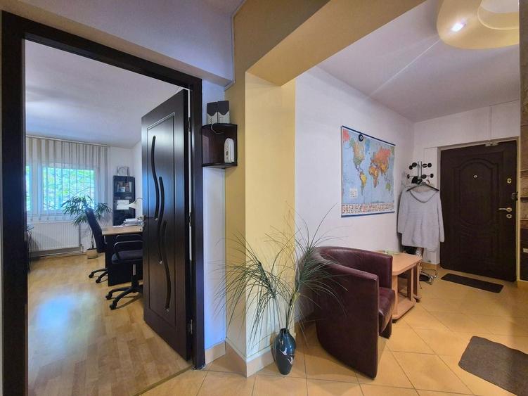 Birou, de 25 mp, în Central
