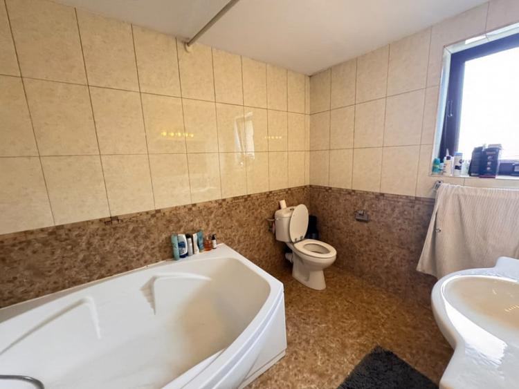 Casă cu 3 camere cu Teren 200 Mp în Palas