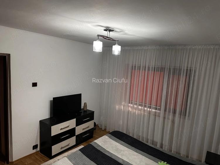 Inchiriez apartament cu 3 camere zona PECO !