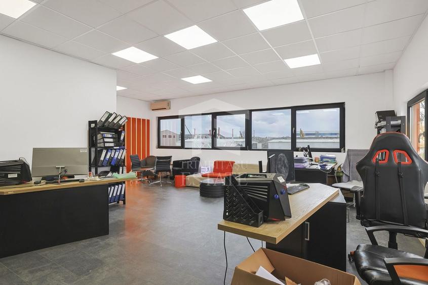 Spațiu industrial, de 2,928 mp, în Est