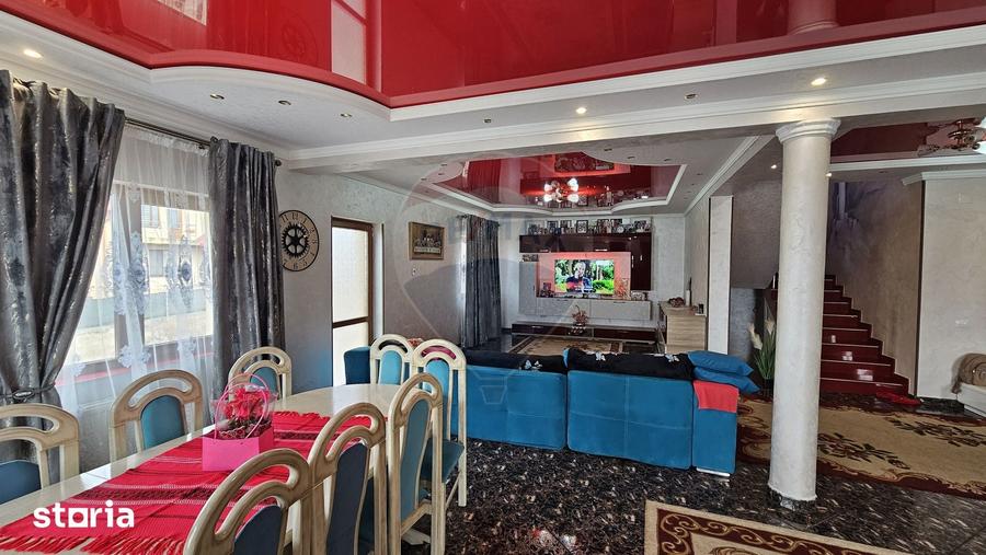 Casă cu 6 camere cu Teren 1000 Mp în Șcheia