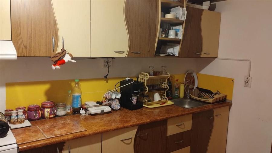 Apartament cu 2 camere semidecomandat, mobilat în Broșteni