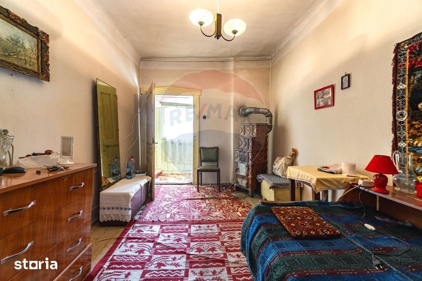 Casă cu 5 camere cu Teren 1995 Mp în Jibert