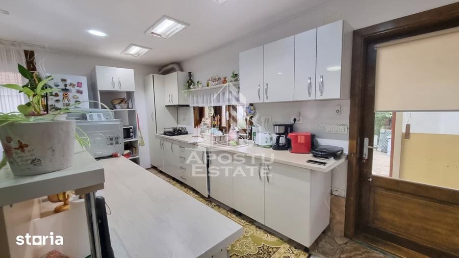 Casă cu 6 camere cu Teren 2712 Mp în Dudeștii Noi