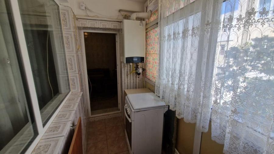 Apartament cu 3 camere semidecomandat în Păcii