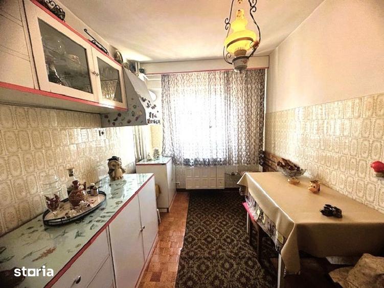 Apartament cu 4 camere decomandat în Central