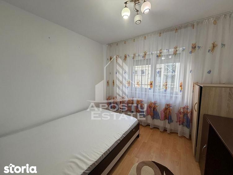 Apartament cu 3 camere, mobilat în Lipovei