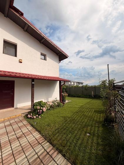 Casă individuală cu 3 camere cu Teren 230 Mp în Odăi