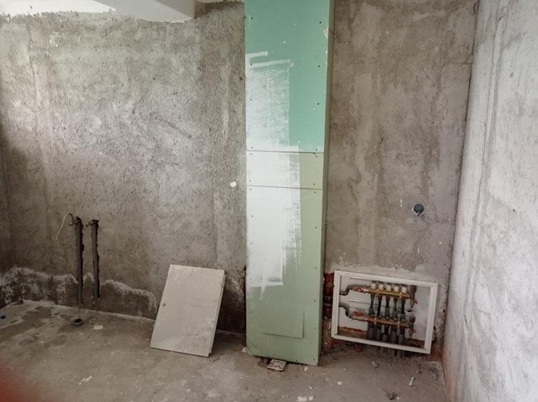 Casă individuală cu 8 camere cu Canalizare în Fundeni