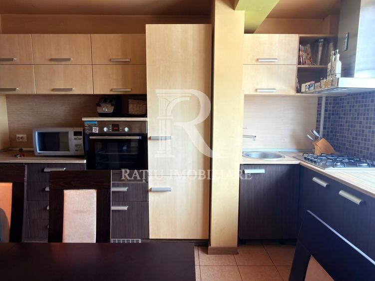 Apartament cu 3 camere decomandat, mobilat în Centru Civic