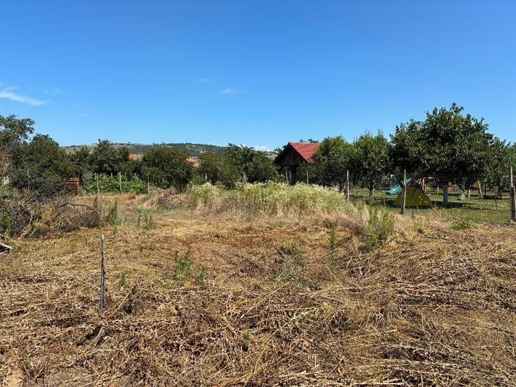 Casă individuală cu 3 camere cu Teren 1080 Mp în Vest