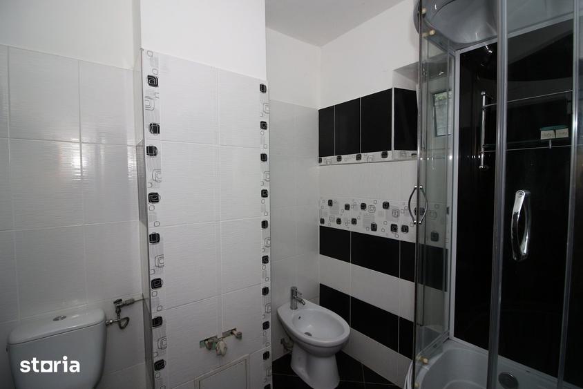 Apartament cu 3 camere decomandat în Est