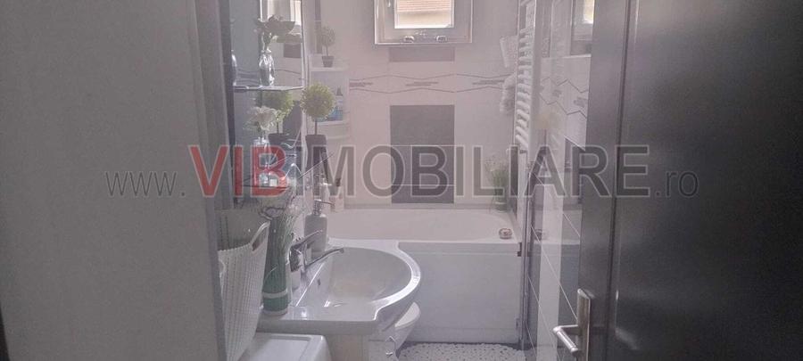 Apartament cu 3 camere semidecomandat în Spitalul Județean