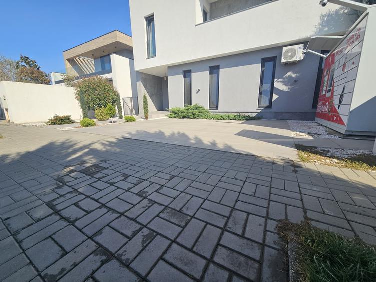 Apartament cu 4 camere decomandat în Dumbrăvița