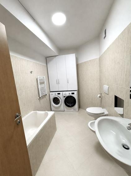 Apartament cu 3 camere semidecomandat în Torontalului