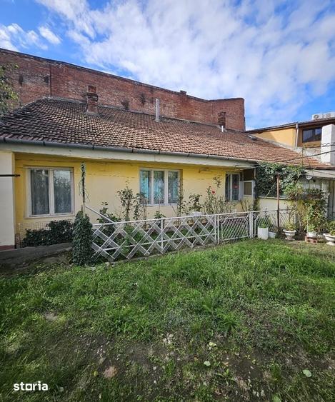 Apartament cu 4 camere semidecomandat în Central