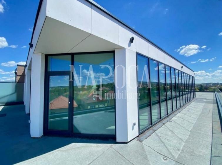 Penthouse cu 3 camere decomandat în Central