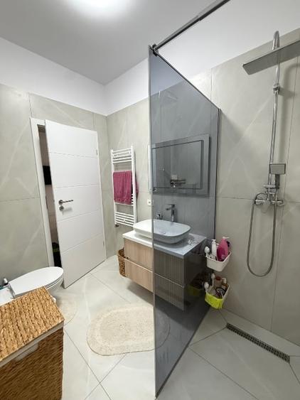 Apartament cu 2 camere semidecomandat, mobilat în Giroc
