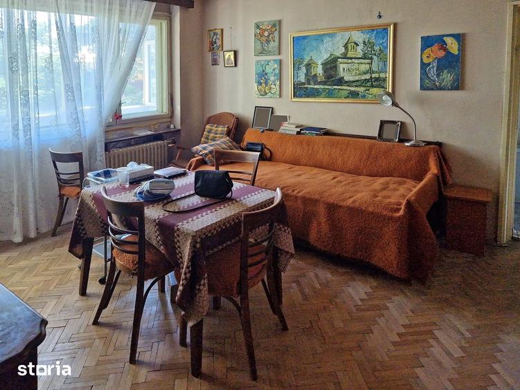 Apartament cu 3 camere semidecomandat în Crângași